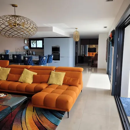 Contemporaine